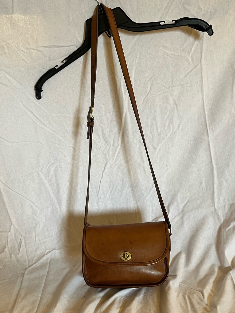 Vintage Coach Collegiate 9815 British Tan Crossbody Bag - Picture 11 of 16